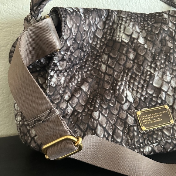 Marc Jacobs Adjustable Strap Animal Print Crossbody Handbag - Picture 14 of 15